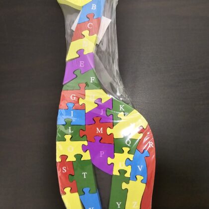 Spalvinga medinė žirafos dėlionė