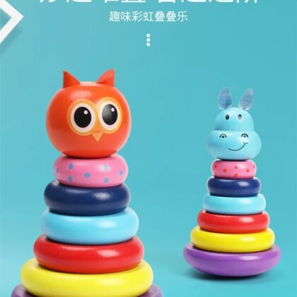 Spalvotas medininis surenkamas žaislas