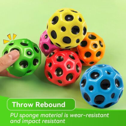 Spalvoti šoklūs kamuoliukai 9cm.