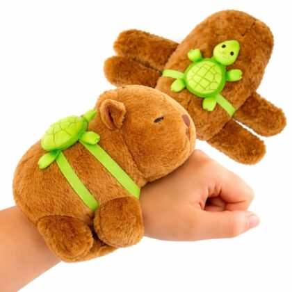 Pliušinė kapibara su kuprine ant rankos – su šviesele ir muzika