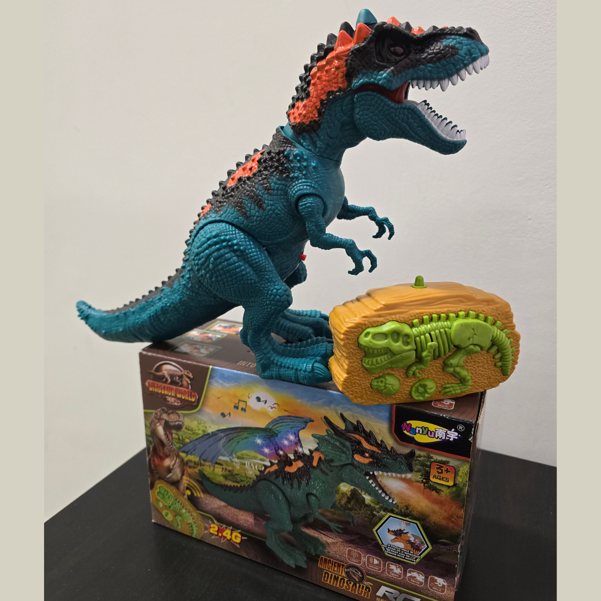Nuotoliniu būdu valdomas interaktyvus dinozauras „NanYu“ (33 cm) su garų efektu - Image 5